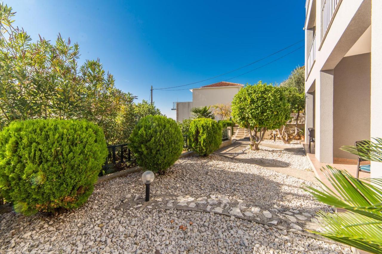 Apartments By The Sea Brist, Makarska - 11078 エクステリア 写真
