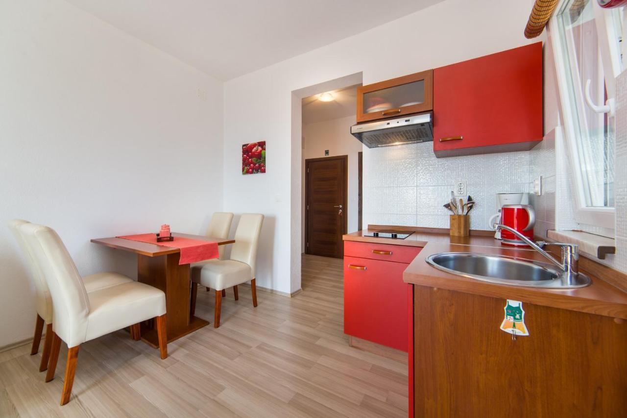 Apartments By The Sea Brist, Makarska - 11078 エクステリア 写真